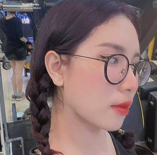 Ảnh 8 của Chịch em gái xinh đeo kính vú to có cái lồn dâm đãng
