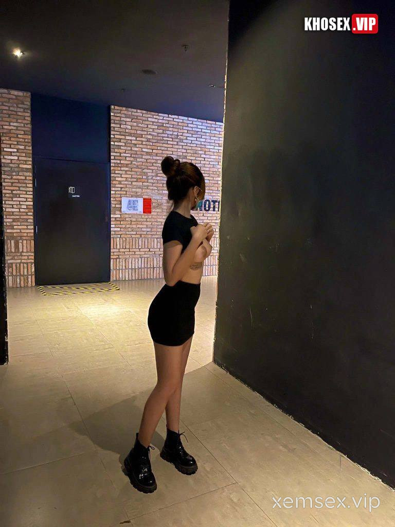 clip-sex-em-be-dao-babipeachyy-tha-rong-o-rap-chieu-phim-va-chich-lut-can-trong-khach-san-full-clip-pic-hinh-01