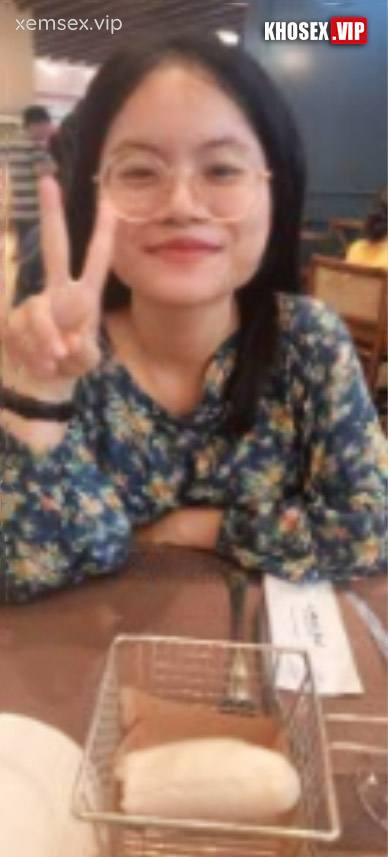 clip-sex-em-sinh-vien-dai-hoc-van-hien-lam-no-le-tinh-duc-cho-trai-tay-full-clip-pic-hinh-03