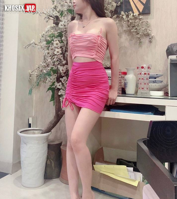 clip-sex-em-thien-trang-gai-nganh-massage-dit-nhau-voi-khach-hinh-02