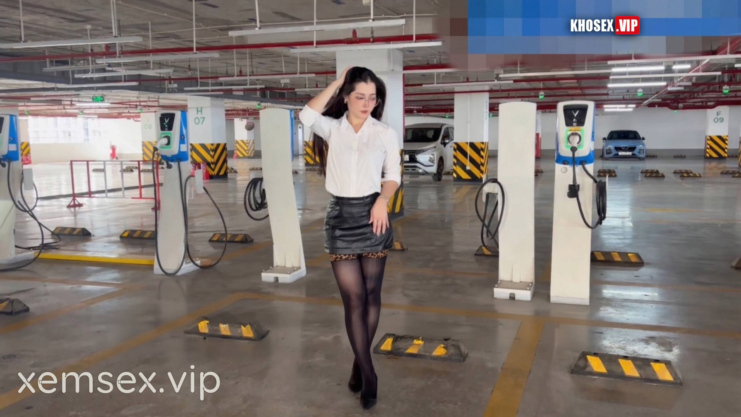 clip-sex-vkcklananh9496-ngau-hung-dit-trong-wc-nam-hinh-01