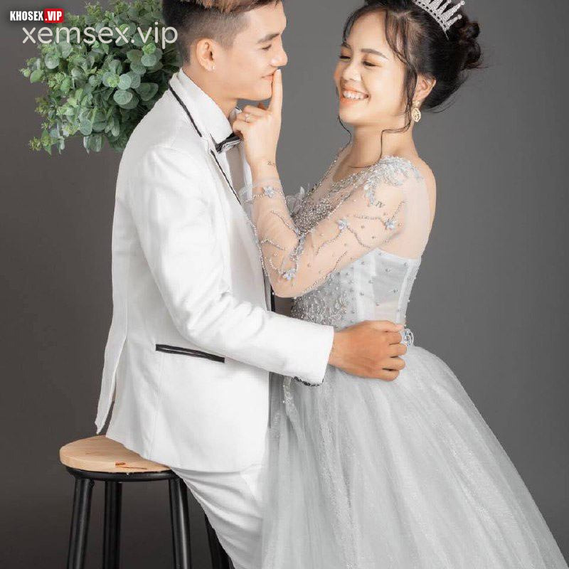 clip-sex-vo-chong-moi-cuoi-co-vo-dam-qua-chong-vua-dit-vo-vua-ngam-sextoy-hinh-01