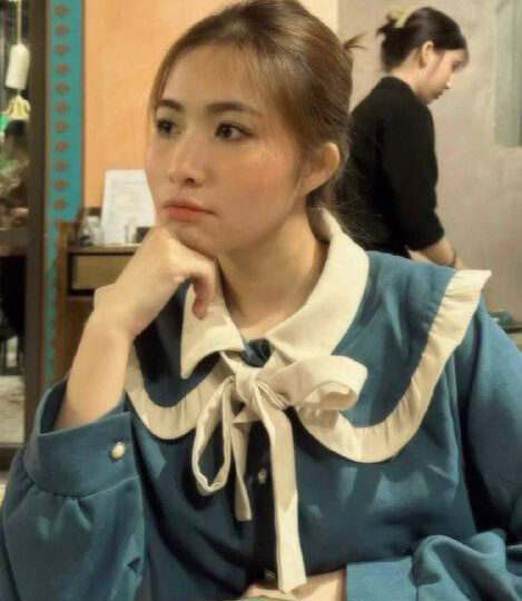 Ảnh 2 của Cởi áo chịch em khi em đang nghe điện thoại