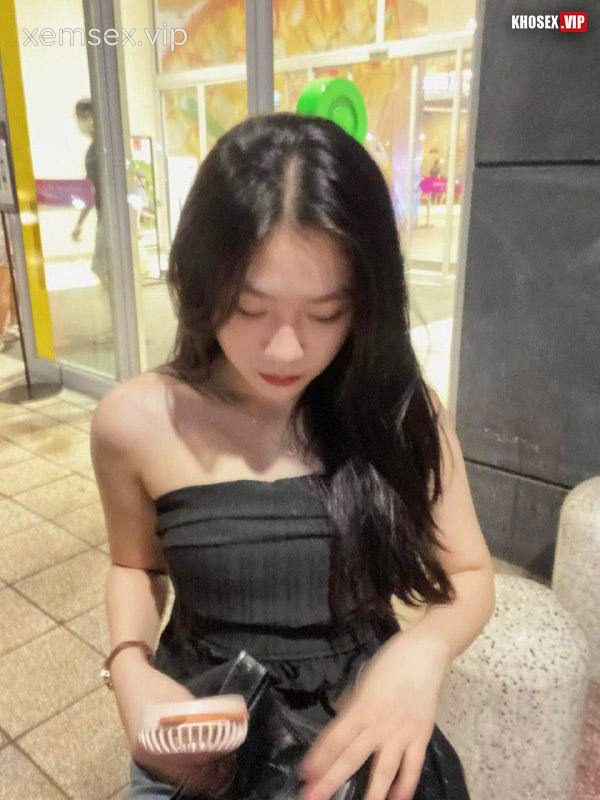 em-gai-lop-12-xinh-dam-mac-lot-khe-bu-mut-cuc-phe-bi-dit-nhu-1-con-di-phan-2-hinh-03