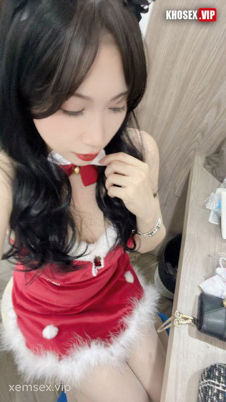 em-gai-xinh-ren-ri-vi-anh-dit-qua-nung-hinh-03