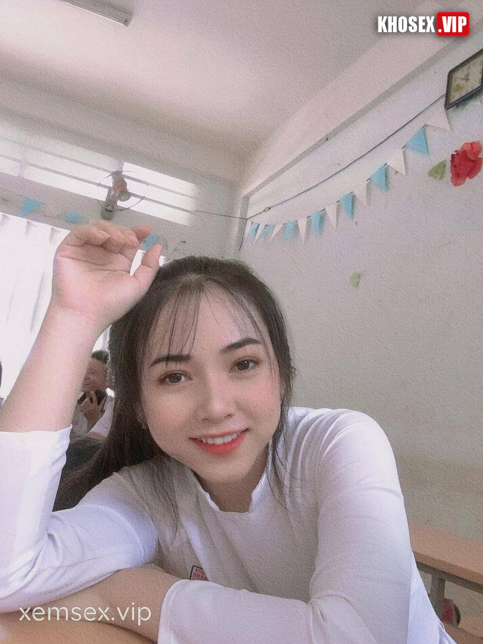 lo-clip-sex-be-nhi-vu-to-cuoi-ngua-voi-nguoi-yeu-ren-ri-hinh-02