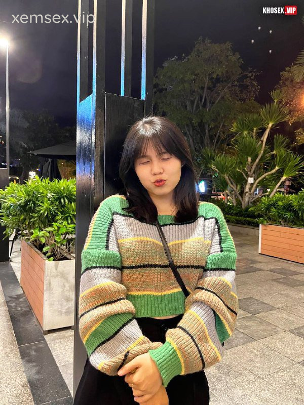 up-thia-em-chubby-mong-to-xuat-tinh-trong-hinh-04