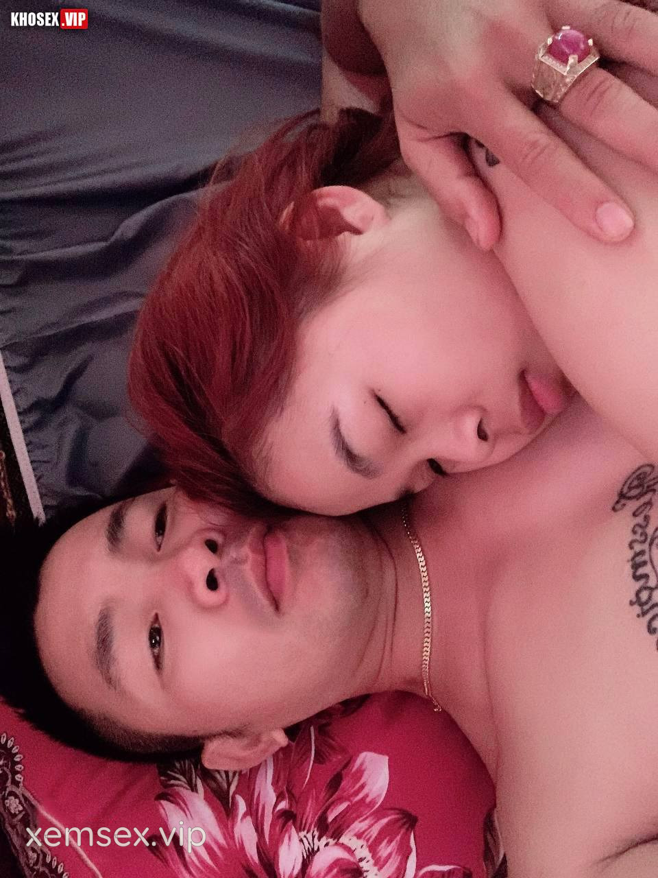 vo-dam-nung-lon-cuoi-ngua-dang-suong-thi-con-trai-vao-phong-hinh-02